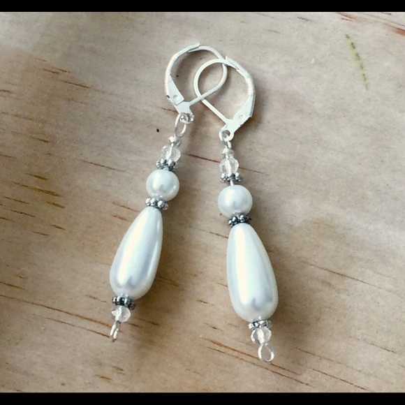 “Evening Snowfall” Artisan Bracelet & Earrings set - Picture 2 of 3